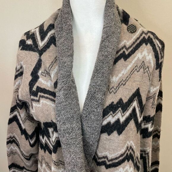 Heather B| Large| Wool | Cardigan| Soft| Fringe| Aztec print - Picture 9 of 17